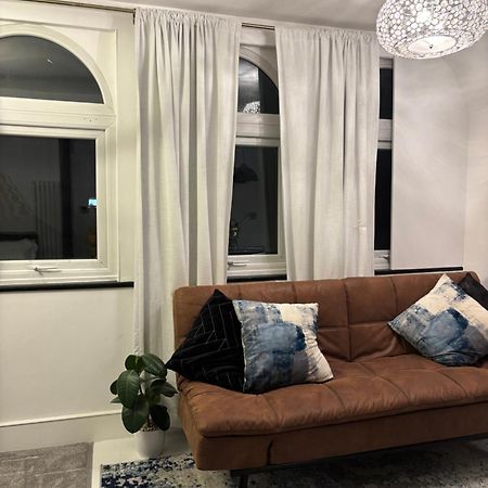 Newly Renovated Modern Studio Apartment In West Kensington Лондон Екстер'єр фото