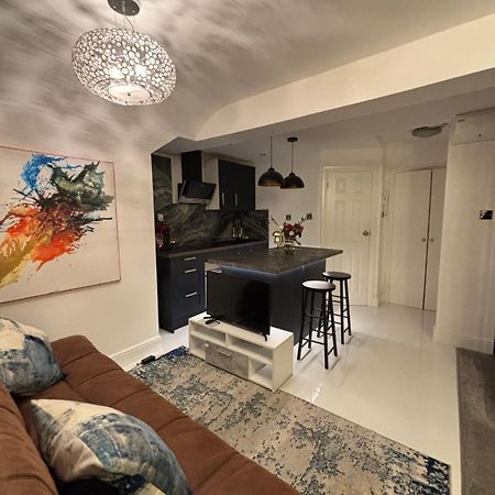 Newly Renovated Modern Studio Apartment In West Kensington Лондон Екстер'єр фото