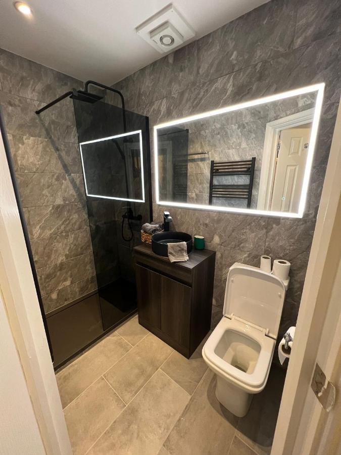 Newly Renovated Modern Studio Apartment In West Kensington Лондон Екстер'єр фото