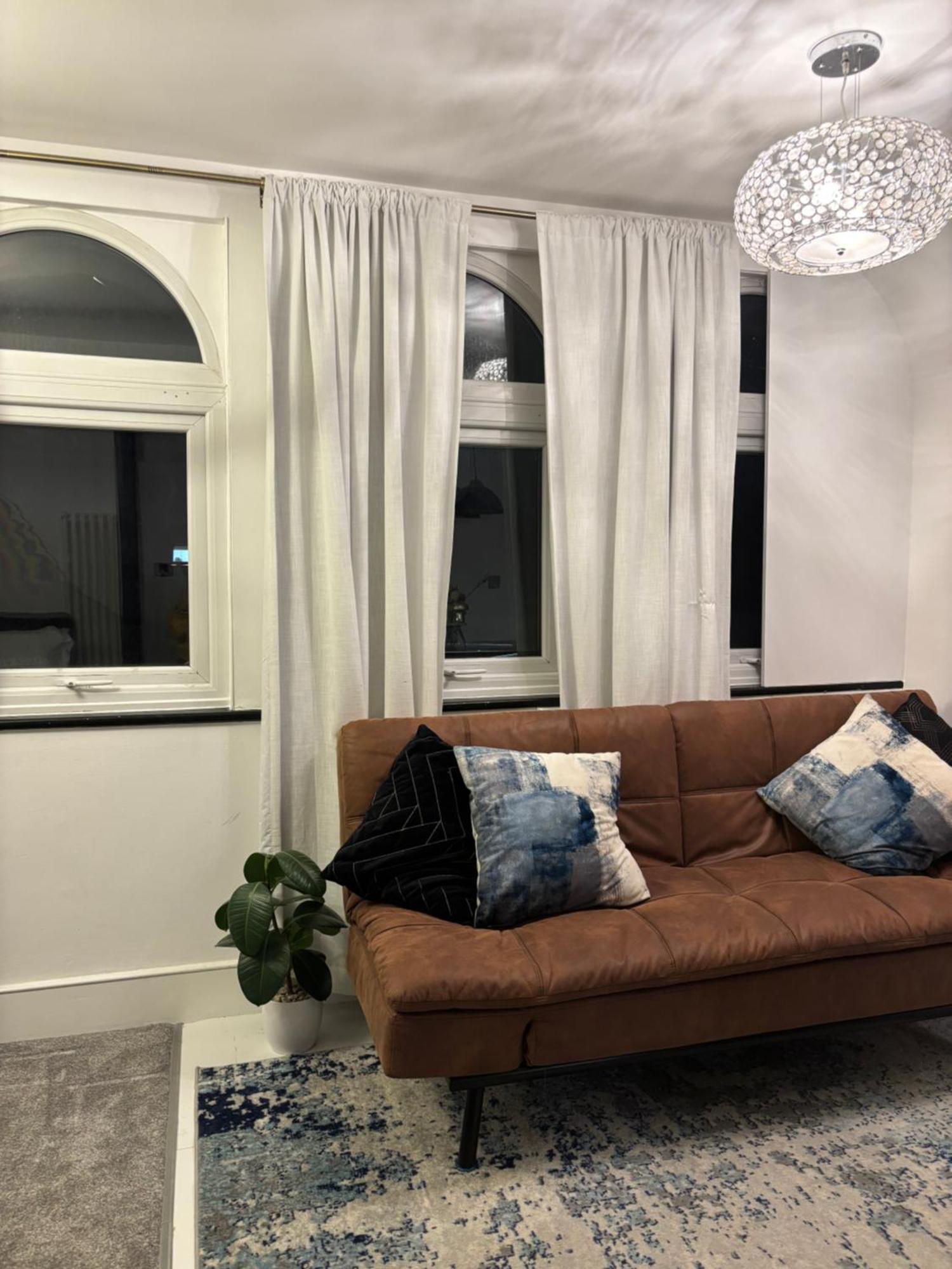 Newly Renovated Modern Studio Apartment In West Kensington Лондон Екстер'єр фото