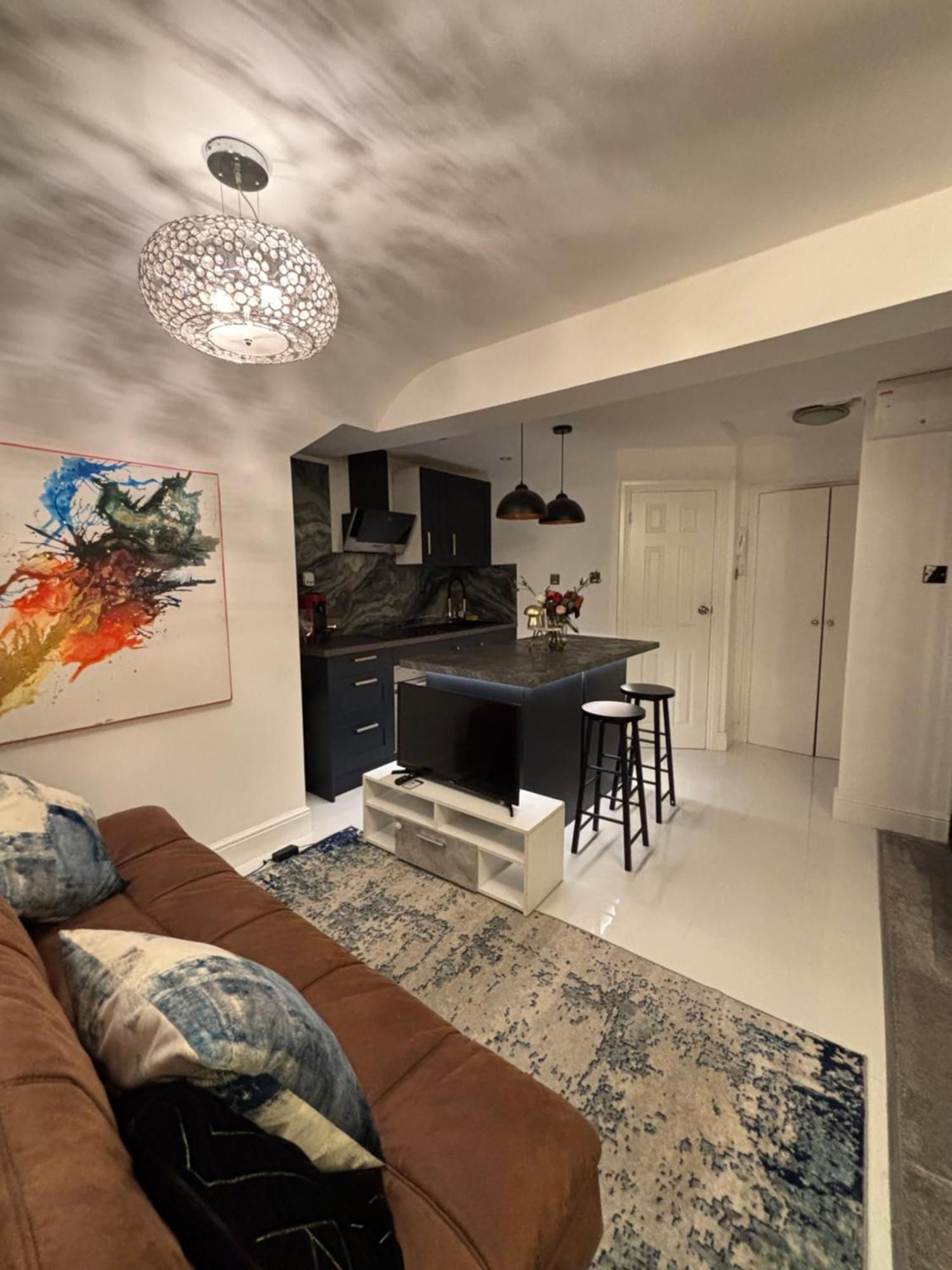 Newly Renovated Modern Studio Apartment In West Kensington Лондон Екстер'єр фото