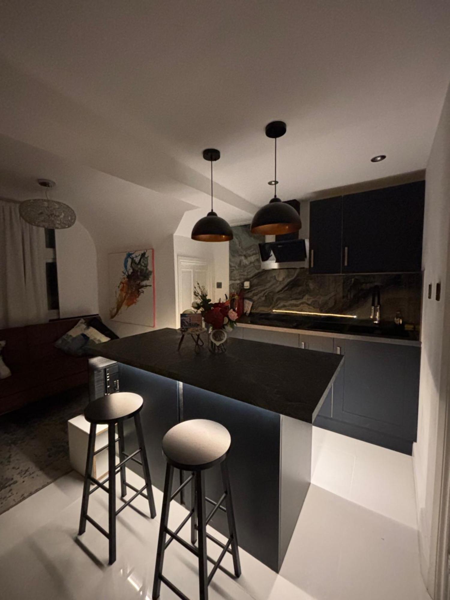 Newly Renovated Modern Studio Apartment In West Kensington Лондон Екстер'єр фото