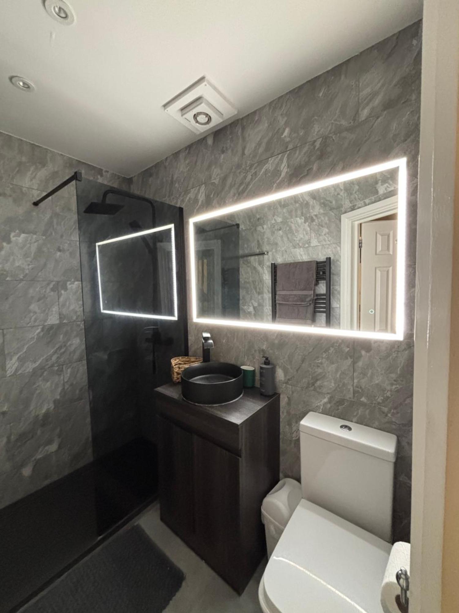 Newly Renovated Modern Studio Apartment In West Kensington Лондон Екстер'єр фото